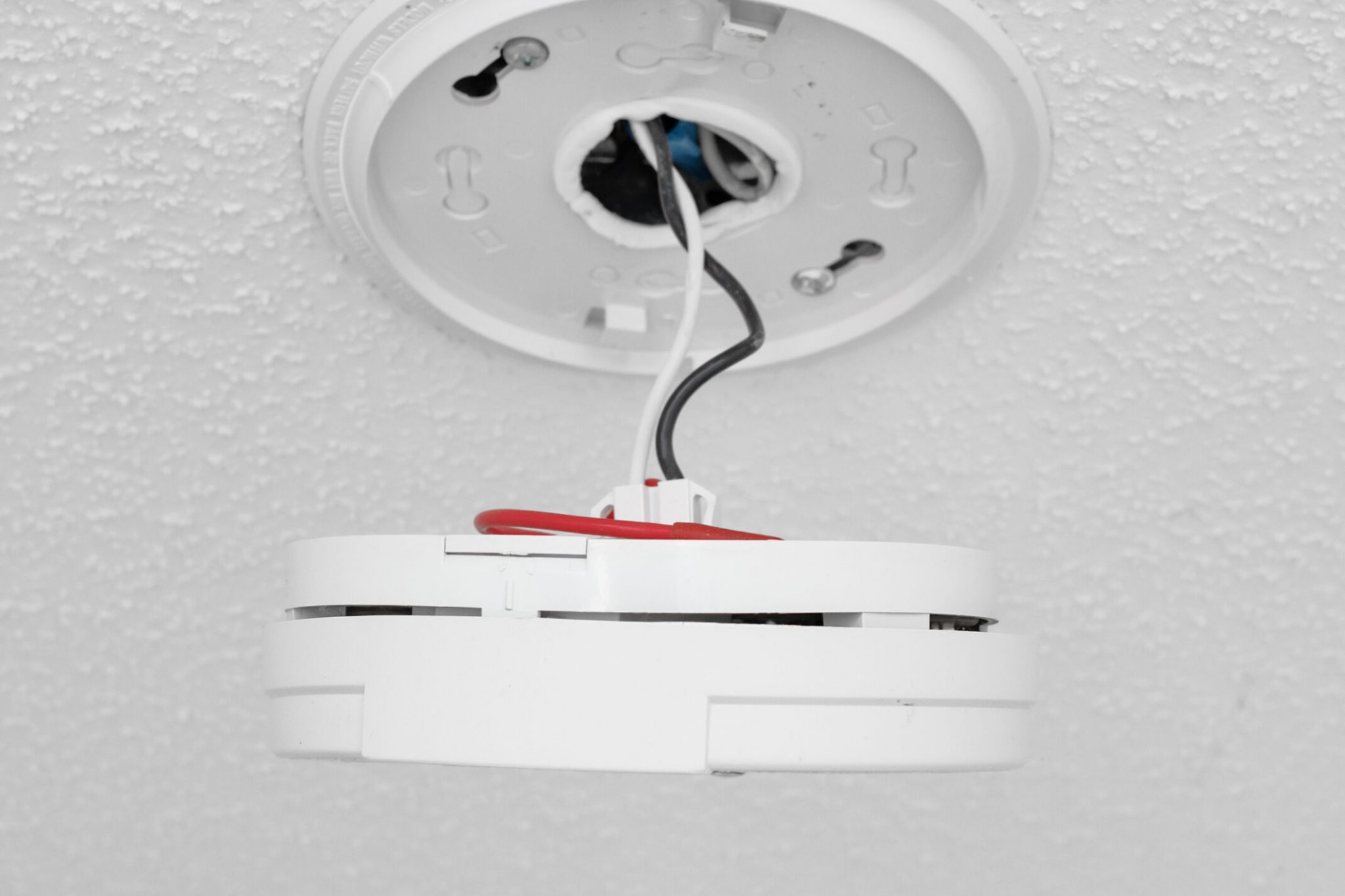 Checking wired in ceiling smoke detector